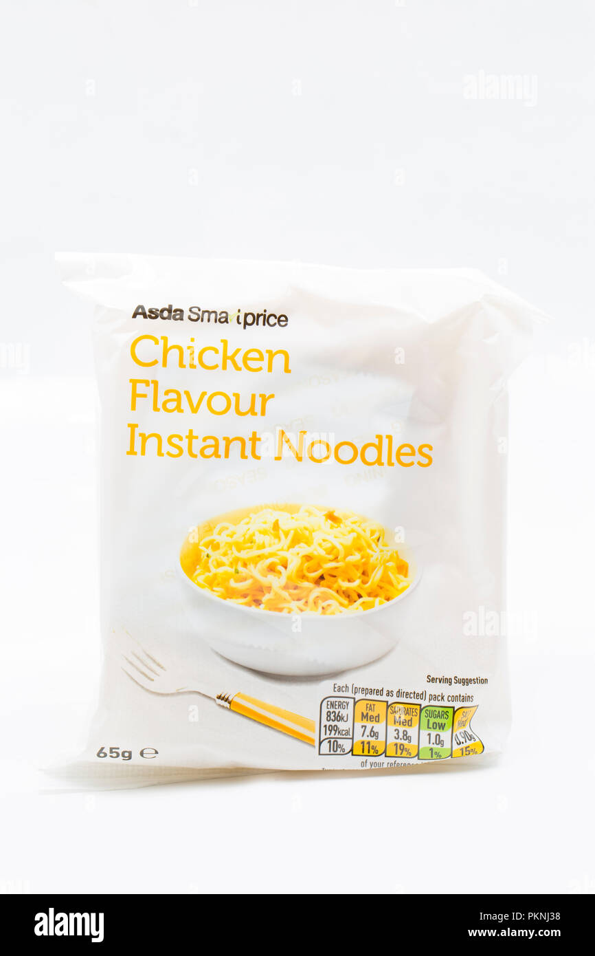 Un pacchetto di Asda Smart Price sapore di pollo spaghetti istantanei. Inghilterra REGNO UNITO GB Foto Stock