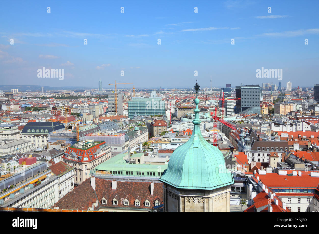 Vienna, Austria - Vista aerea della città vecchia, un sito Patrimonio Mondiale dell'UNESCO. Foto Stock
