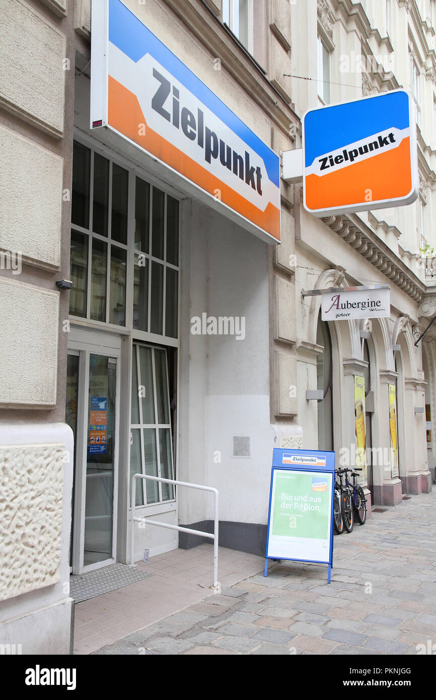 VIENNA - 7 settembre: Zielpunkt store il 7 settembre 2011 a Vienna. Con più di 300 negozi è tra le più grandi catene di supermercati in Austria. Foto Stock