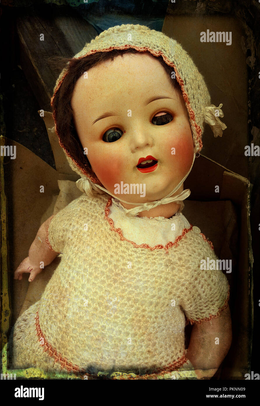 Vecchia bambola immagini e fotografie stock ad alta risoluzione - Alamy