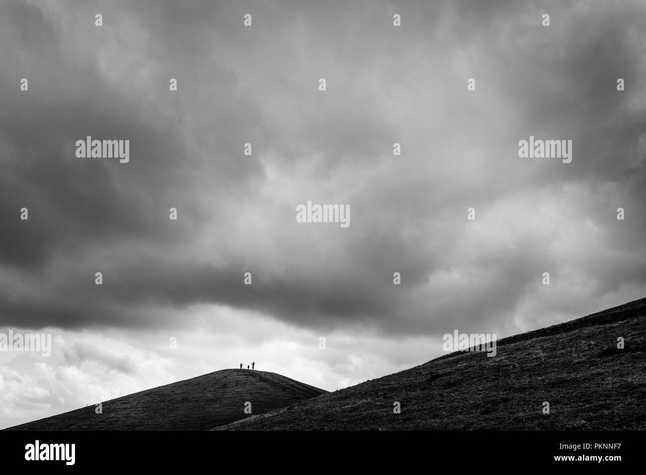 Collinette artificiali costruite a partire da rifiuti e macerie dallo stadio di Wembley & White City sono diventati una serie di quattro tumuli (colline) in un parco unico NW Londra Foto Stock