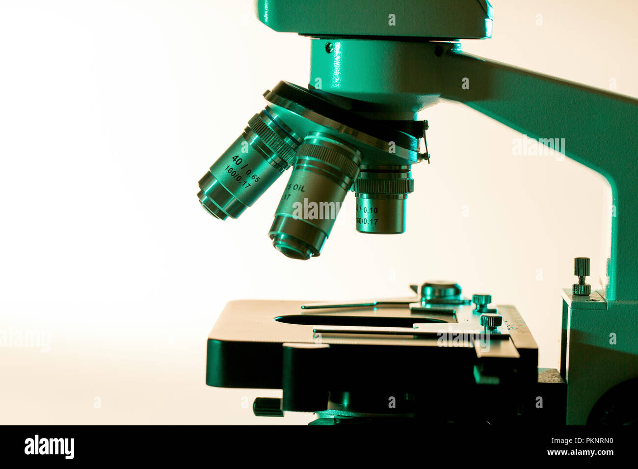 Microscopio a luce lenti di obiettivo. Foto Stock