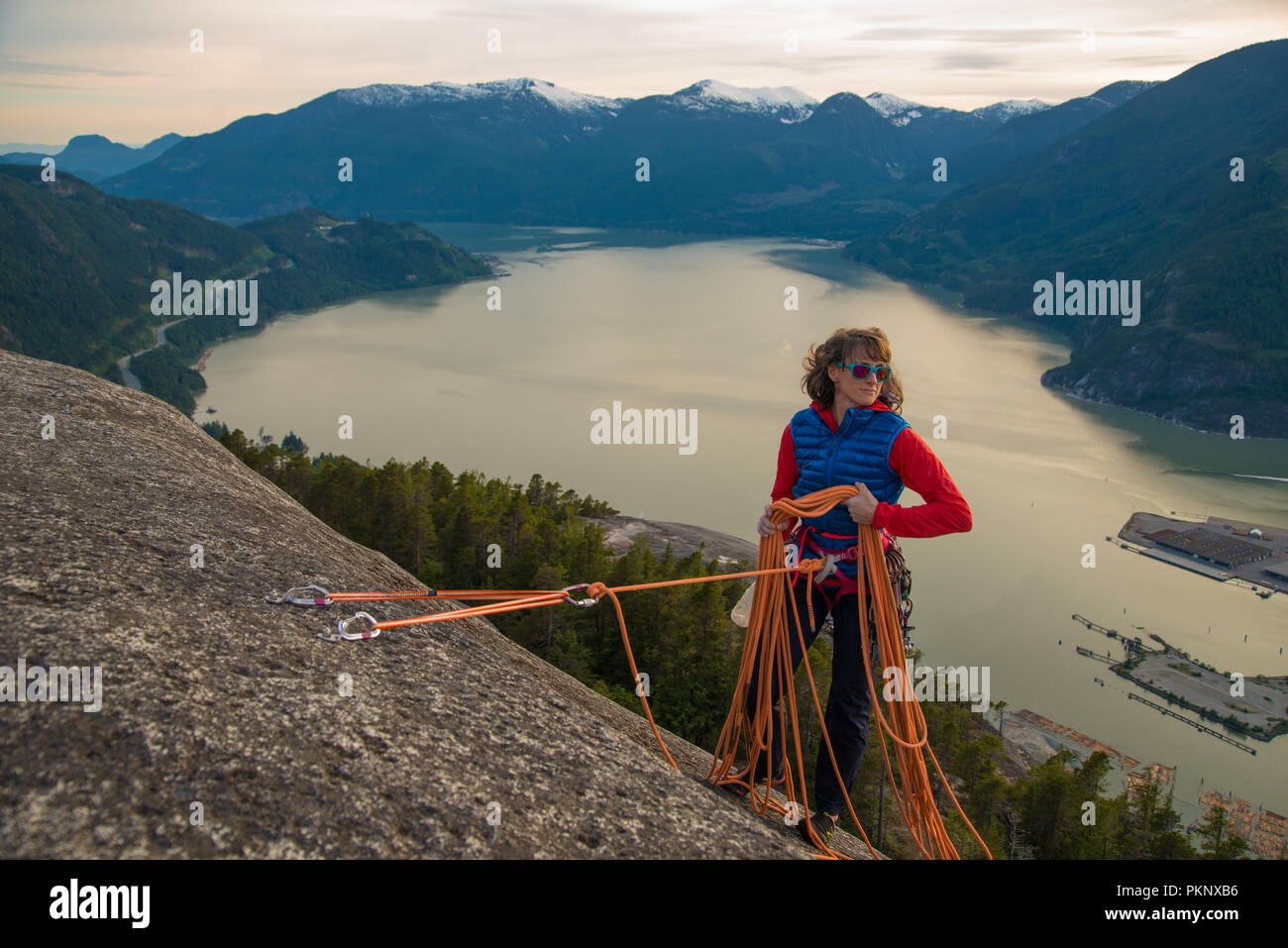 Sport arrampicata il capo a Squamish, British Columbia. Foto Stock