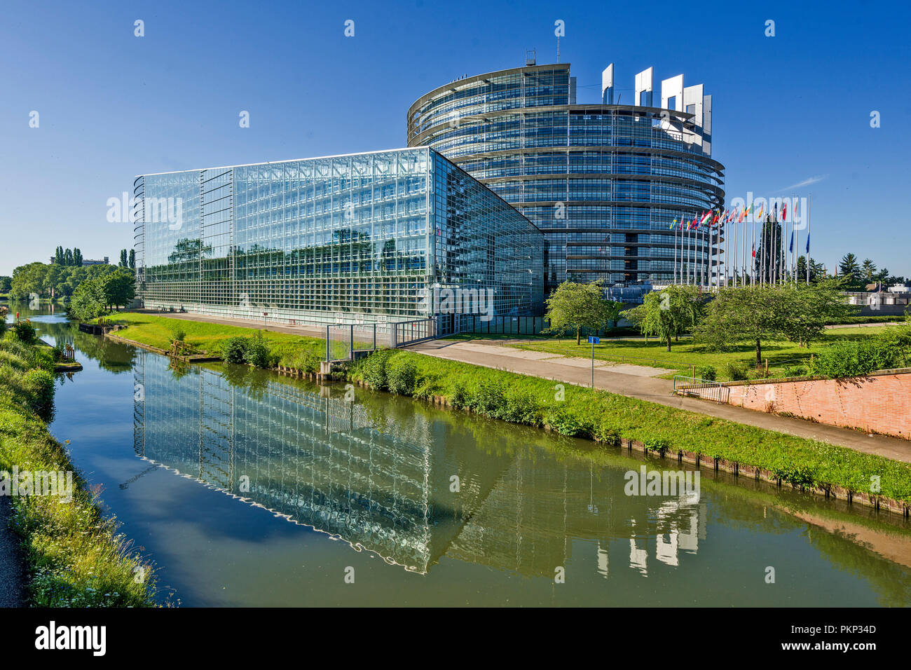 Strasburgo, Francia, il Parlamento europeo è la sede ufficiale dell'istituto in cui i deputati europei si riuniscono per adottare testi comunitari in sessioni plenarie. Foto Stock