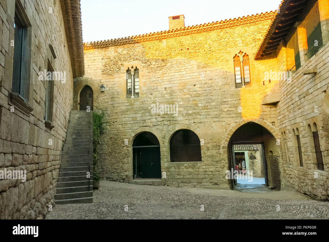 Il pittoresco villaggio di Peratallada nel cuore della Costa Brava. Baix Empordà, Catalogna, Spagna. Foto Stock