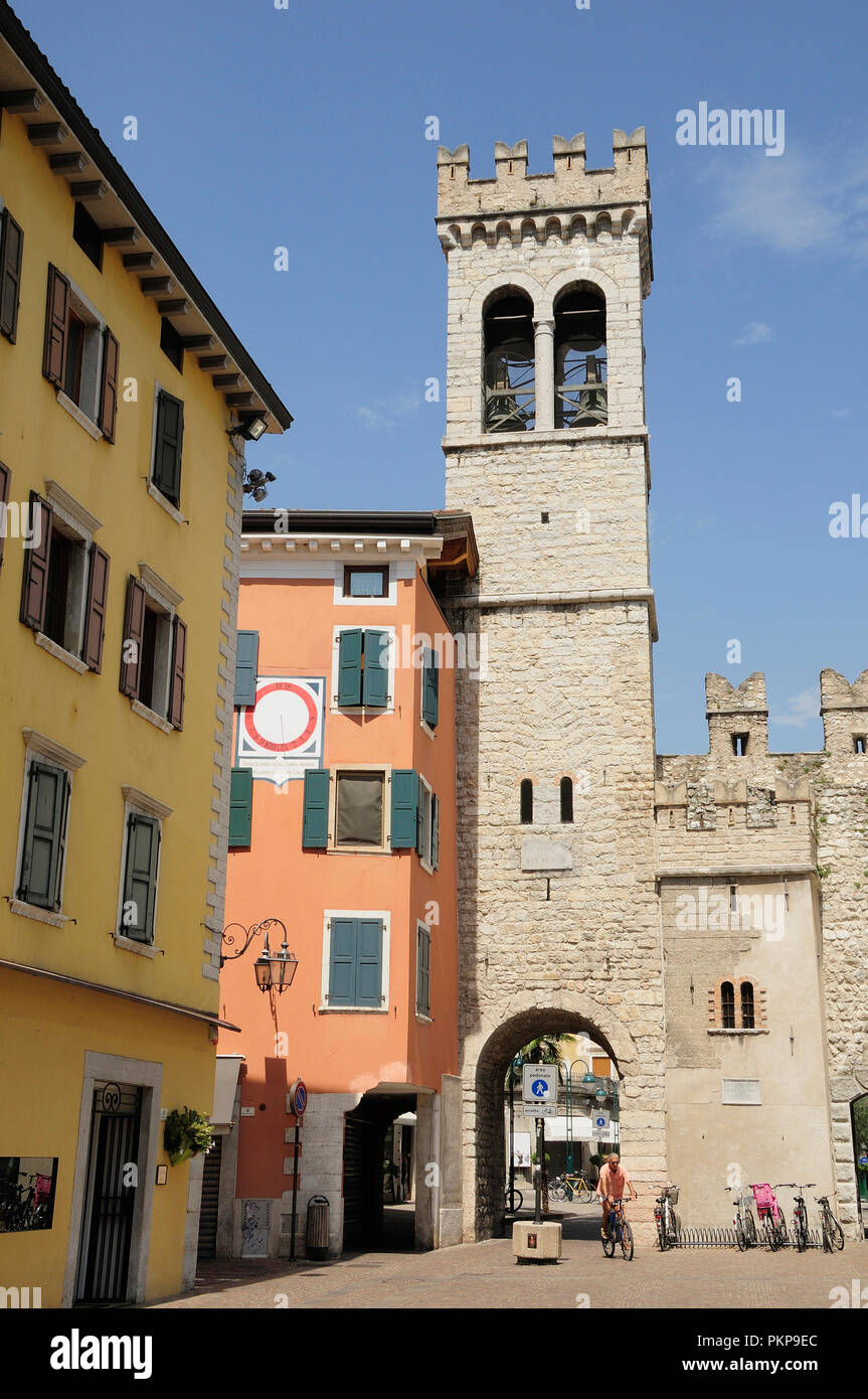 L'Italia, Lombardia, Lago di Garda, Riva del Garda, la Porta di San Michele. Foto Stock