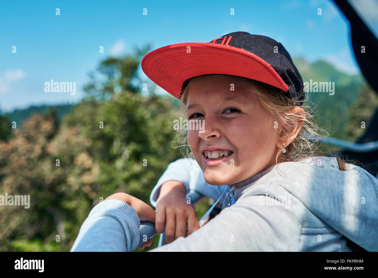 Allegro bambina in natura Foto Stock