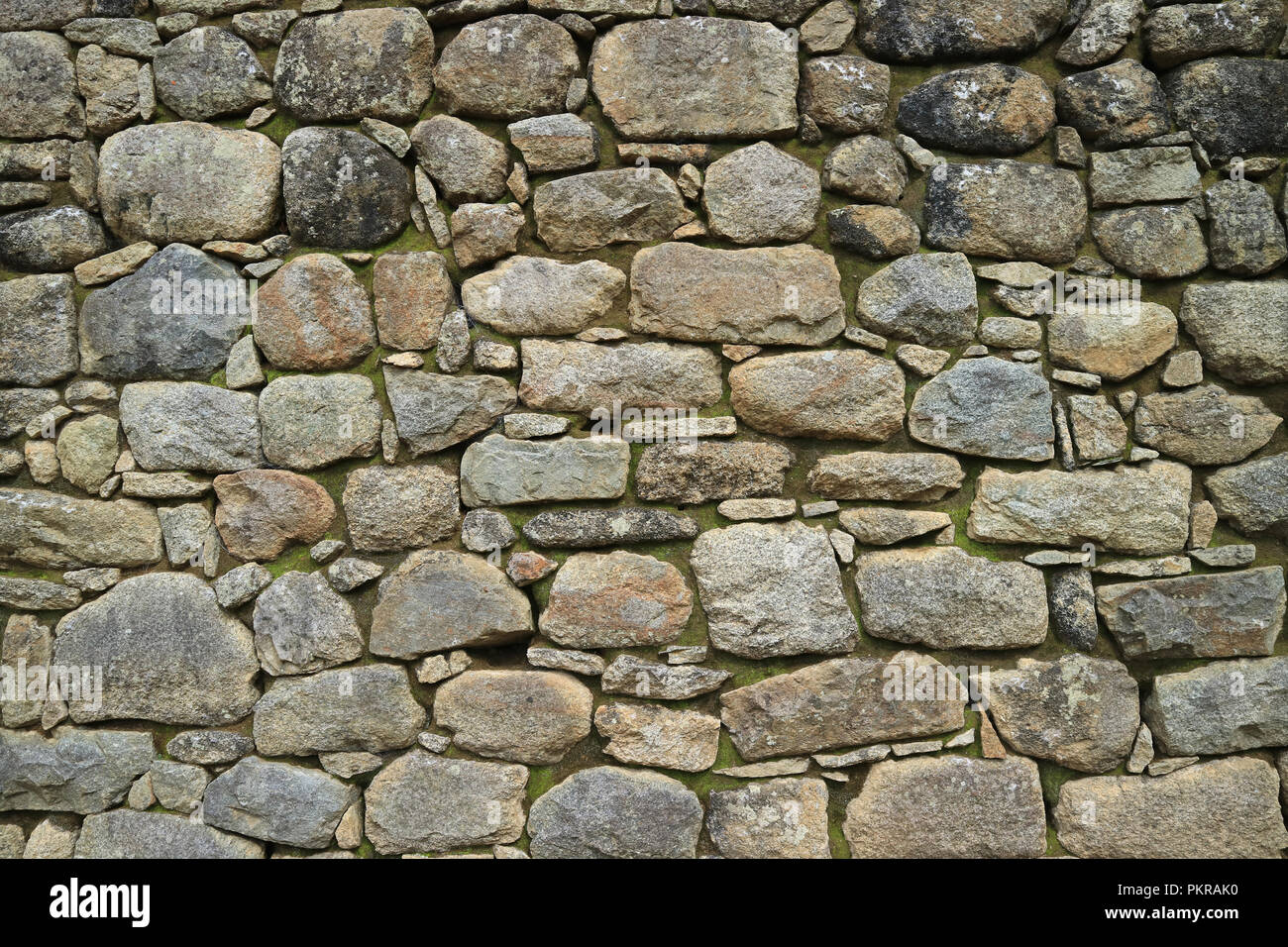 Resti di antichi Inca muro di pietra a Machu Picchu, UNESCO World Heritage Site nella regione di Cusco, Perù Foto Stock