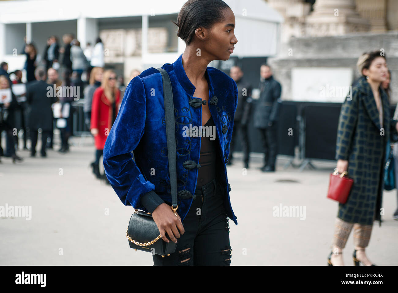 Parigi, Francia - 6 Marzo 2018: Fuori Chanel show alla settimana della moda di Parigi Autunno / Inverno 2018-2019 Foto Stock