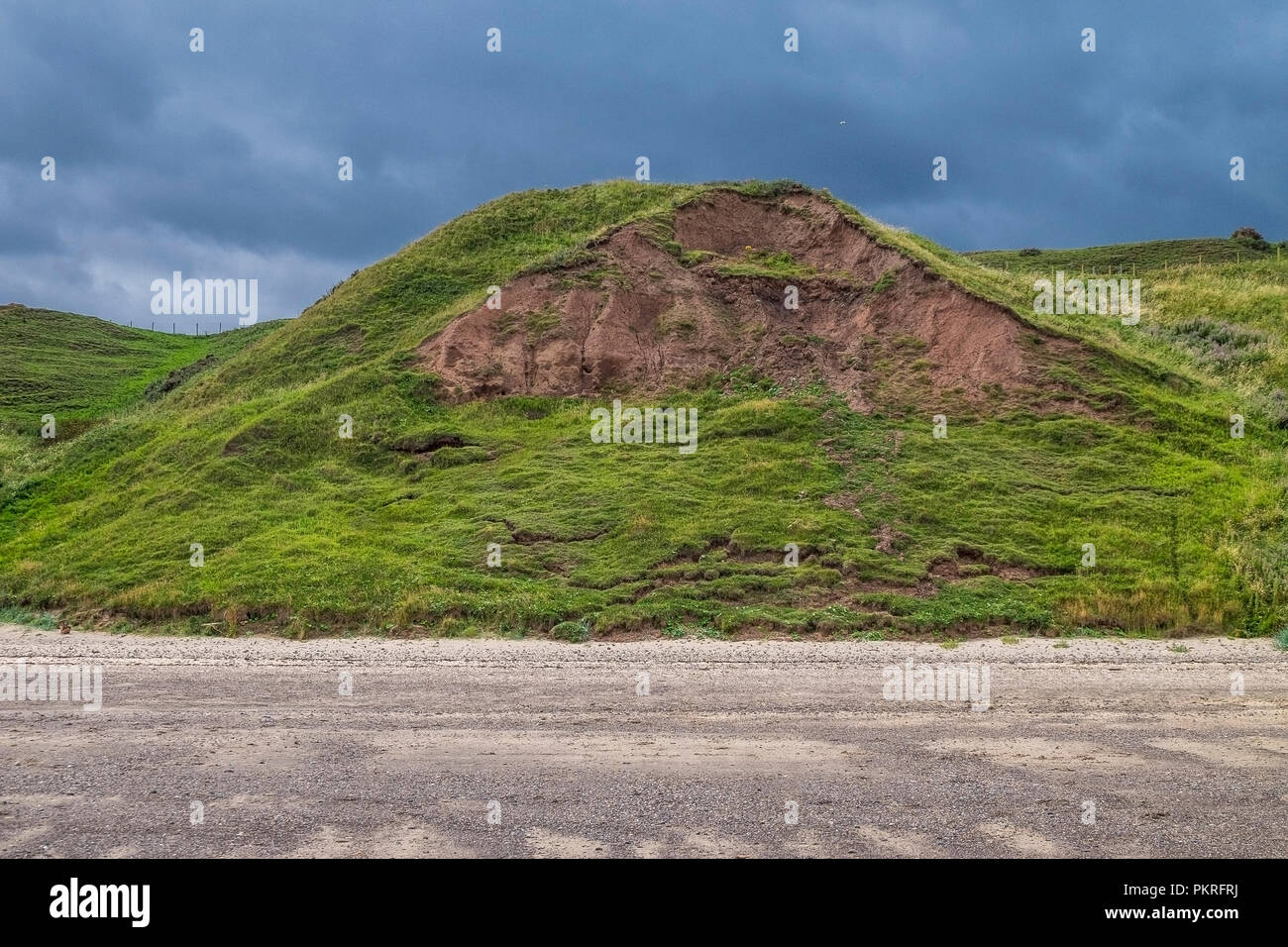 Marske scogliere e cielo grigio, marske, North Yorkshire, Regno Unito Foto Stock