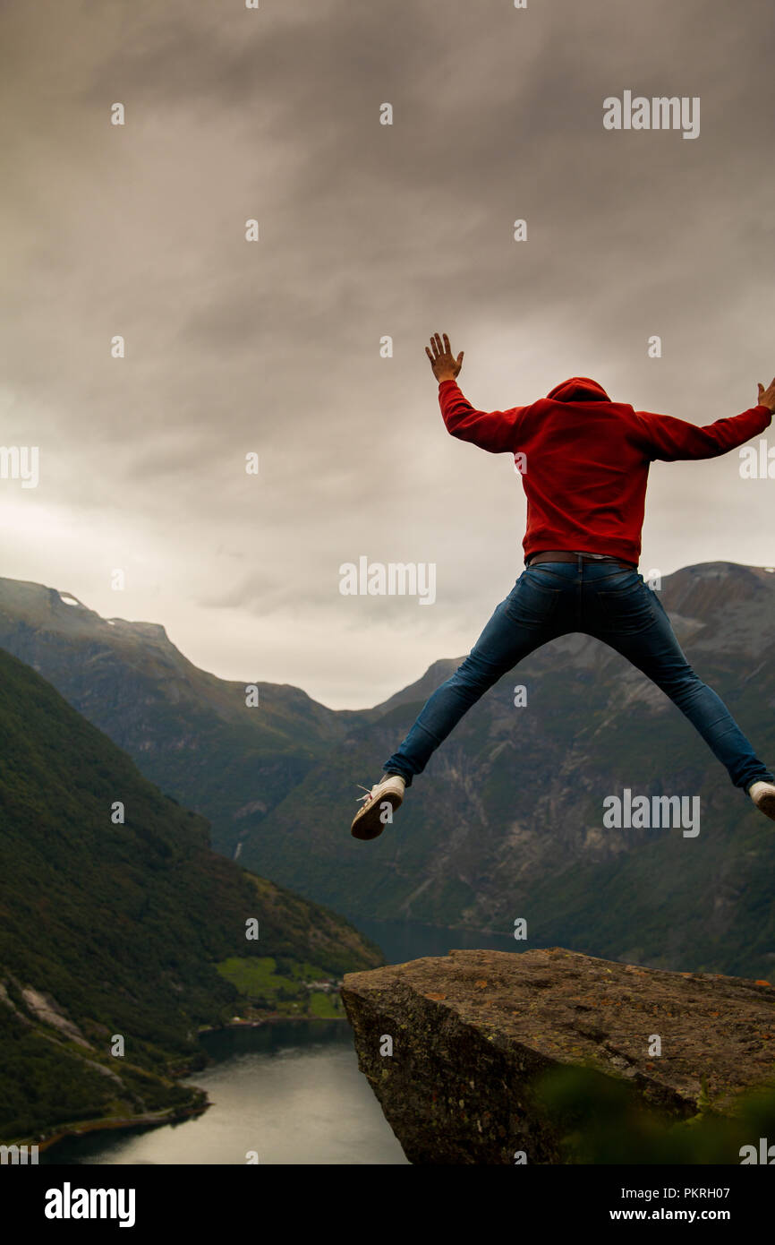 Il salto in fiordi norvegesi Foto Stock