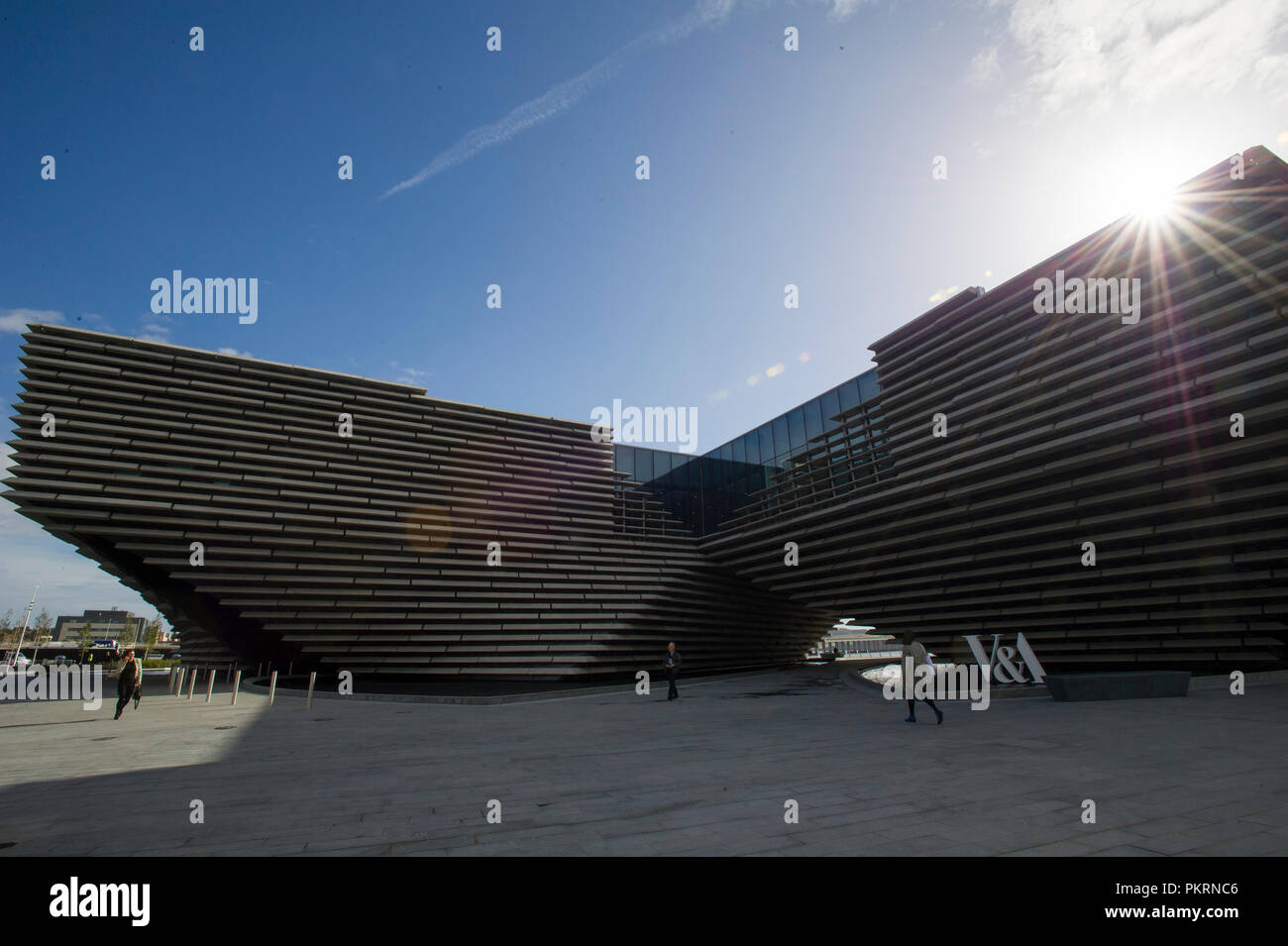 Vista esterna del nuovo V & A design museum sul lungomare di Dundee Scozia. Foto Stock