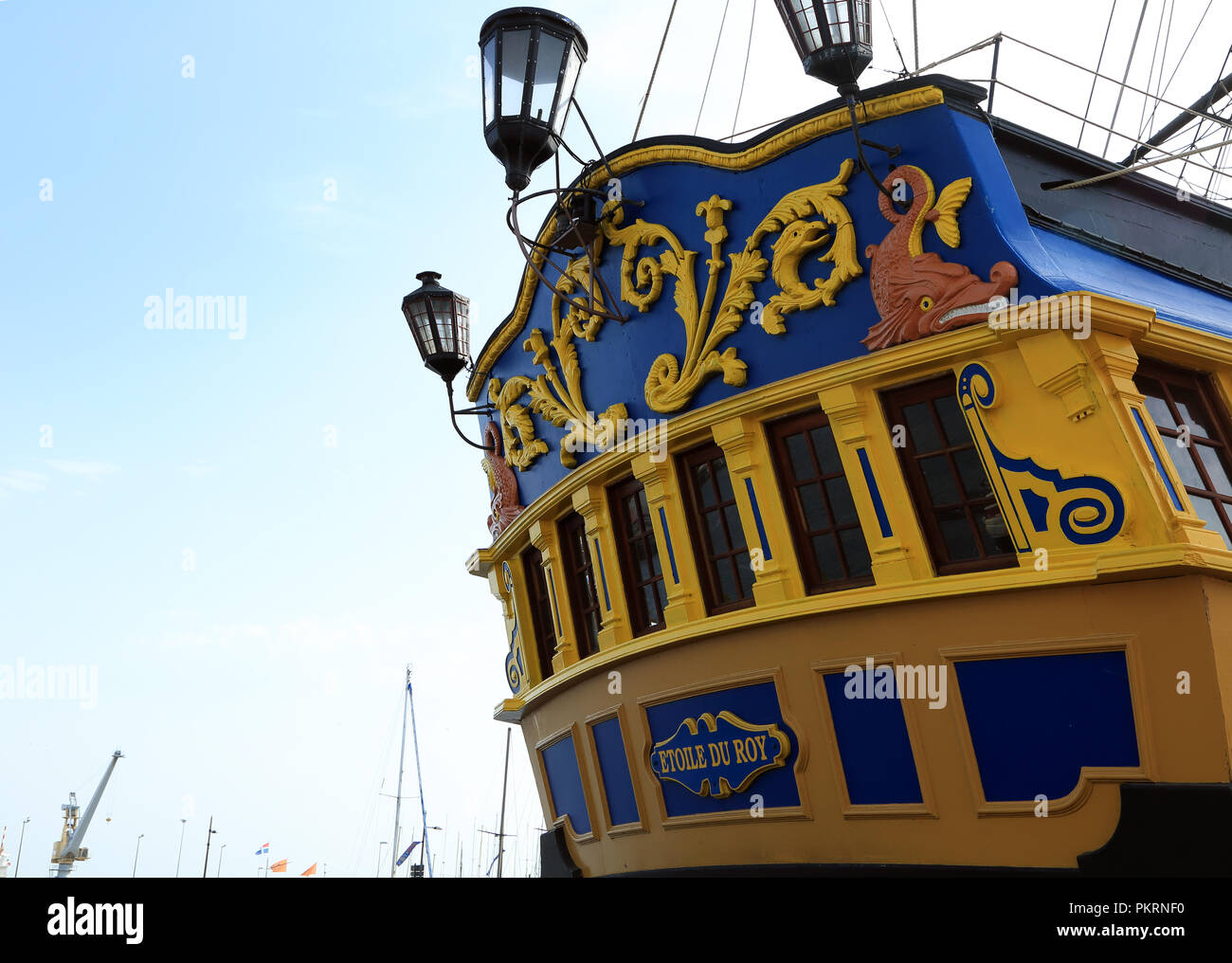 Una nave pirata chiamato Etoile du Roi ormeggiata in Quai de Terre Neuve, Saint Malo, Bretagna Francia Foto Stock