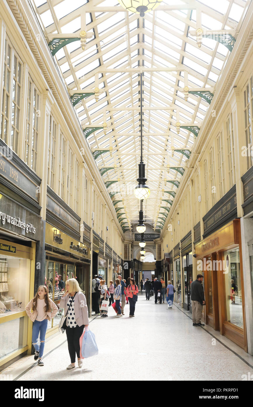 Glasgow's Jewellery Quarter in Argyll Arcade, tra Argyle St e Buchanan Street nel centro della città, in Scozia, Regno Unito Foto Stock