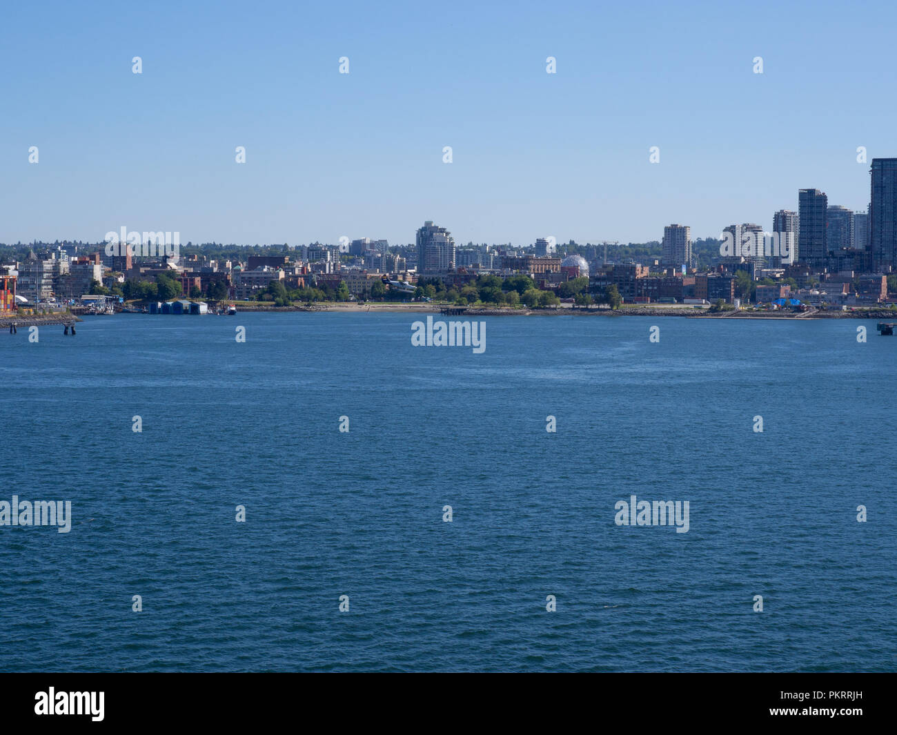 Il centro di Vancouver da fuori sul porto Foto Stock