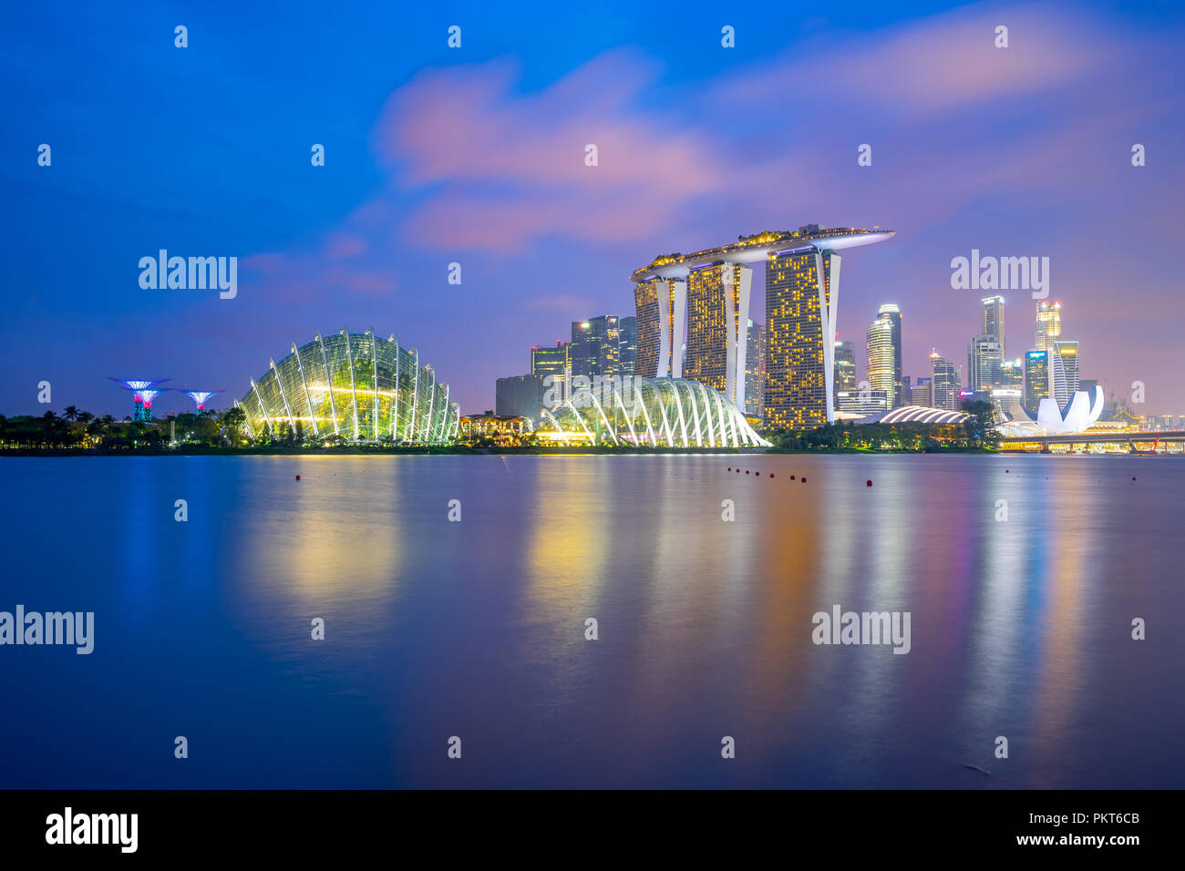 Singapore skyline della città in Singapore. Foto Stock