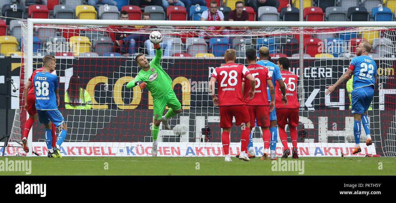 Firo: 15.09.2018, calcio, calcetto, 1.Bundesliga, stagione 2018/2019, Fortuna Dusseldorf - TSG Hoffenheim Parade portiere Michael RENSING, Dusseldorf | Utilizzo di tutto il mondo Foto Stock