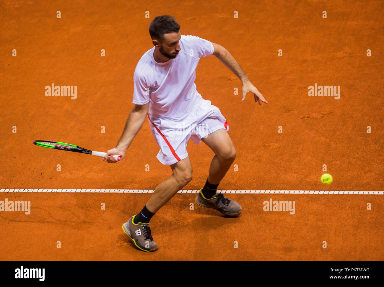 Kraljevo impianto sportivo, Kraljevo, Serbia. Xv Sep, 2018. Tennis Davis Cup World Group, play-off, Serbia contro l'India; Nikola Milojevic (SRB) restituisce Credito: Azione Sport Plus/Alamy Live News Foto Stock