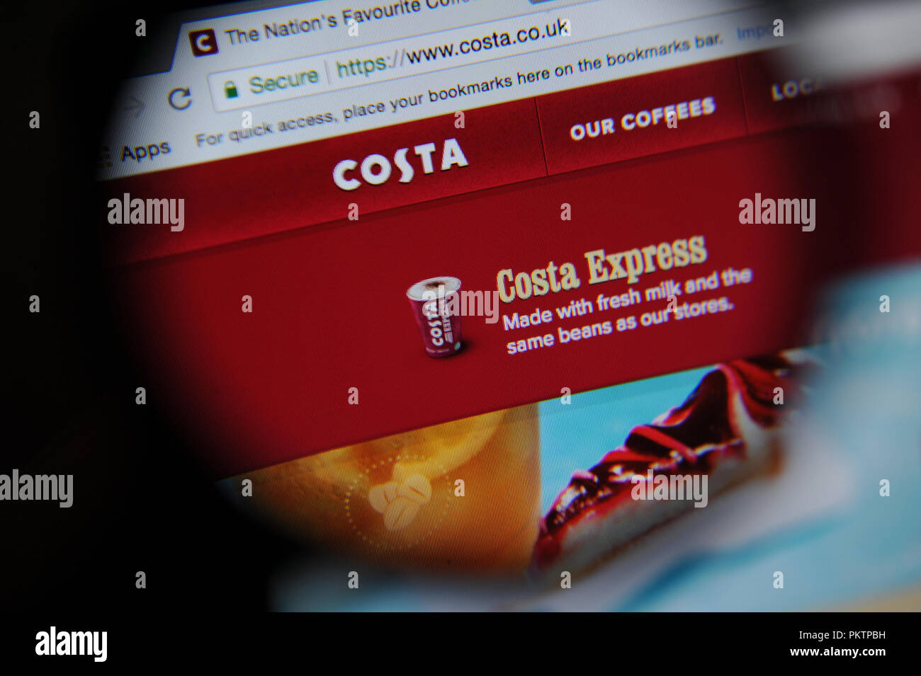 Costa Costa sito visto attraverso una lente di ingrandimento Foto Stock