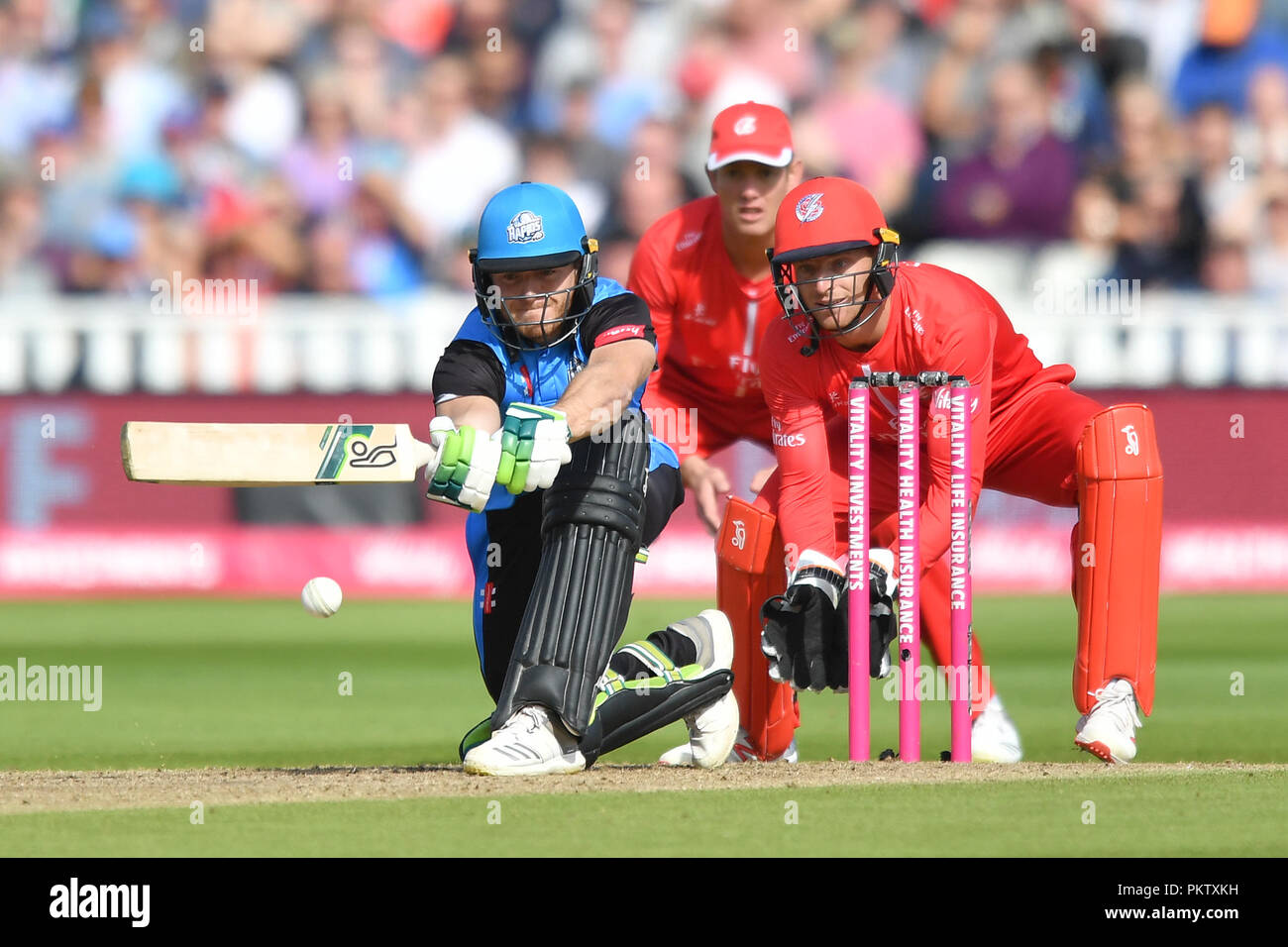 Worcestershire rapida del Ben Cox pipistrelli durante la vitalità T20 Blast Semi Final match on Finals giorno a Edgbaston, Birmingham. Foto Stock