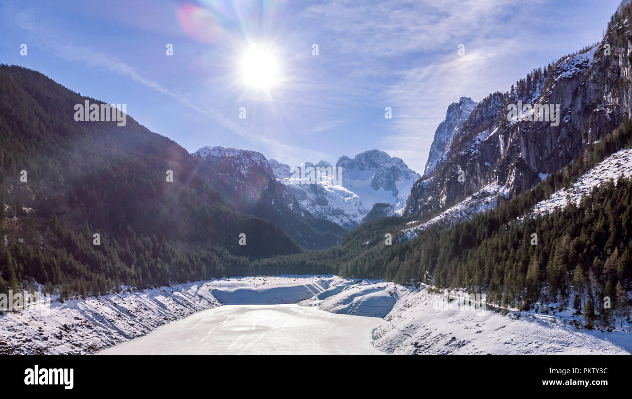 In inverno il paesaggio di montagna a Gosausee con Dachstein Austria Foto Stock