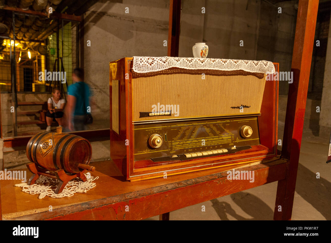 Un moderno S626Un Radio Electronica sul display all'interno del Palazzo del Parlamento, casa della Repubblica, Bucarest, Romania. Foto Stock