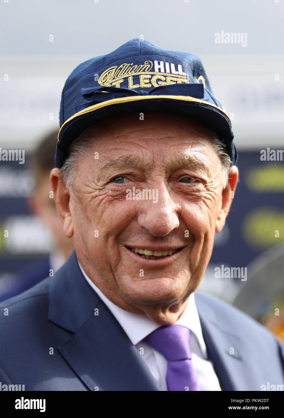 Proprietario di Kew Gardens Derrick Smith indossa la St Leger tappo durante il giorno quattro del 2018 William Hill St Leger Festival a Doncaster Racecourse, Doncaster. Foto Stock