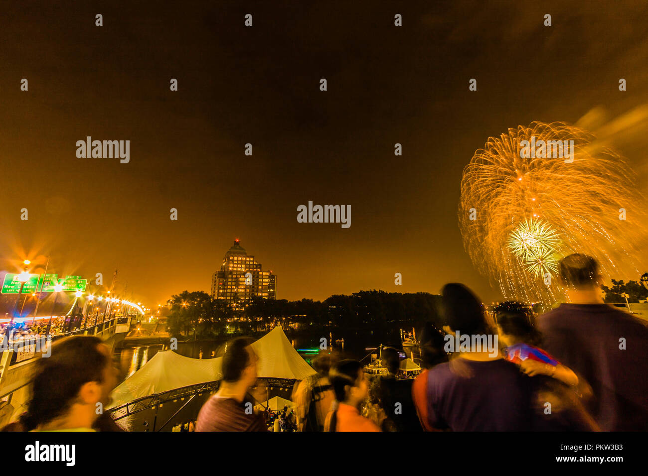 Via di luglio Fireworks Mortensen Riverfront Plaza   Hartford, Connecticut, Stati Uniti d'America Foto Stock