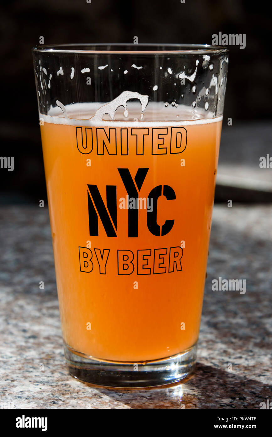 04-2018 New York, Stati Uniti d'America. La birra in New York City. Uniti da birra. Foto: © Simon Grosset Foto Stock