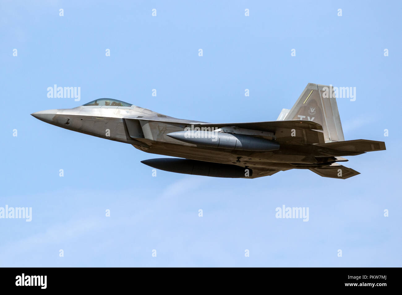 SPANGDAHLEM, Germania - 29 Ago, 2018: US Air Force Lockheed Martin F-22 Raptor stealth superiorità aerea jet da combattimento di decollare da Spangdahlem Air Base Foto Stock