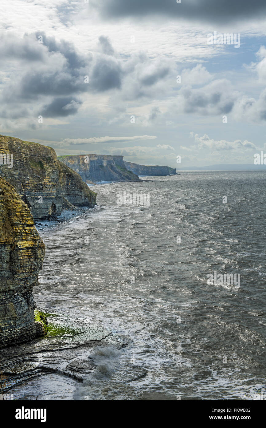 Il Glamorgan Heritage Coast nel Galles del sud guardando verso est da Southerndown Foto Stock