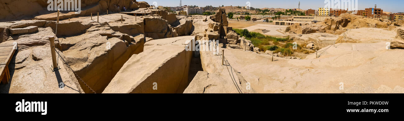 Panorama di Obelisco incompiuto egiziana antica cava di granito, Aswan, Egitto, Africa Foto Stock