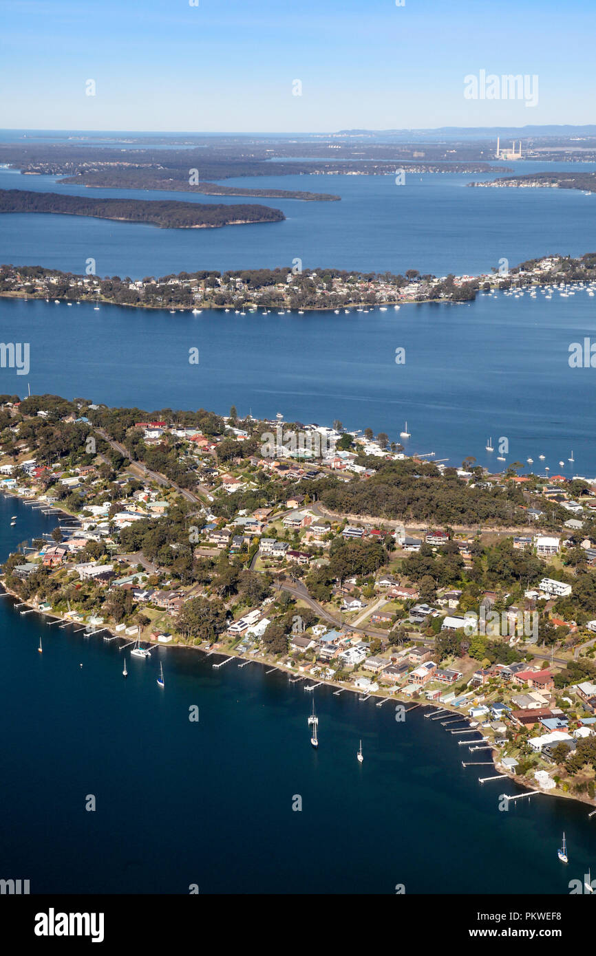 Vista aerea del punto di pesca e Wangi punto situato sulla sponda occidentale del lago Macquarie Australia il più grande lago di acqua salata.lato lago residences s Foto Stock