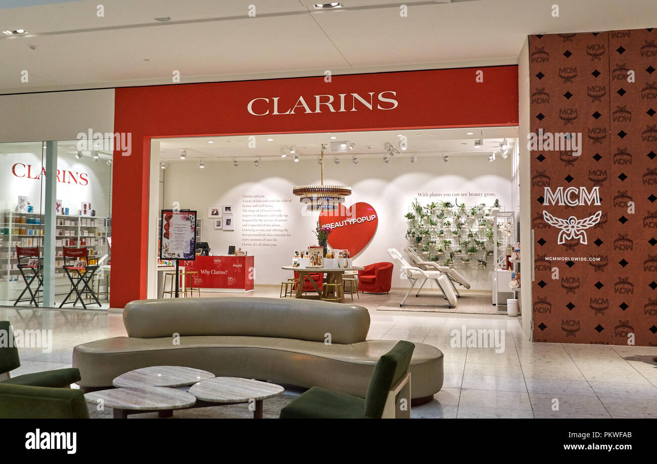 AVENTURA, STATI UNITI D'AMERICA - Agosto 23, 2018: Clarins famose boutique di Aventura Mall. Clarins, è un lusso francese cura della pelle, prodotti cosmetici e profumi azienda, Foto Stock