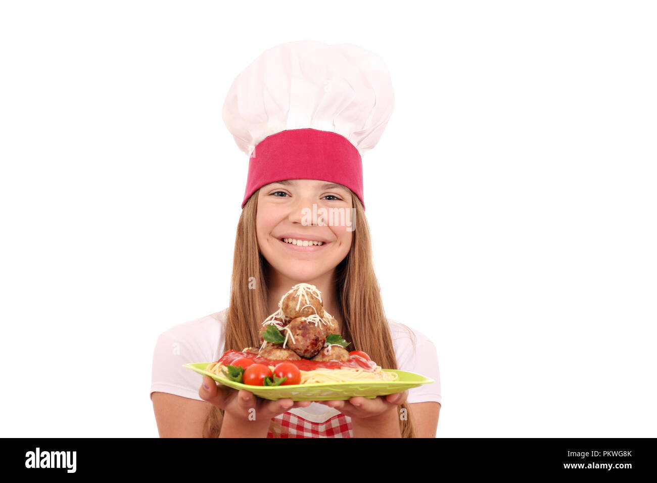 Felice bambina cucinare con gli spaghetti e polpette di carne Foto Stock