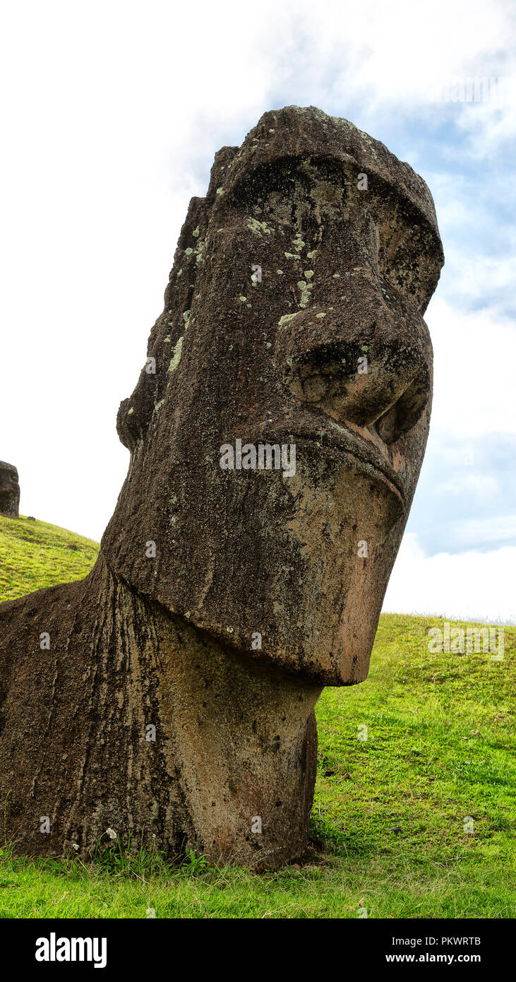 In Cile Rapa Nui antico e mysteriuos muai statua simbolo di un ancien cultura Foto Stock