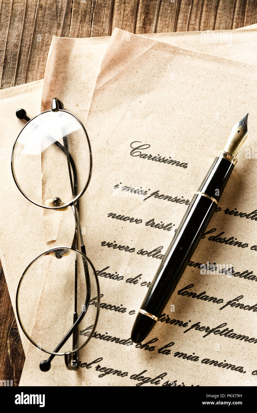 Lettera d'amore con penna stilografica - effetto vintage - primo piano Foto  stock - Alamy
