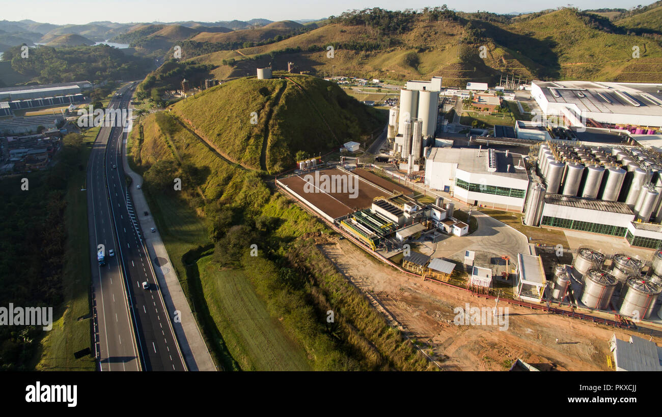 Industria della birra. La fabbrica di birra AmBev, una delle più grandi fabbriche di birra nel mondo. Foto Stock