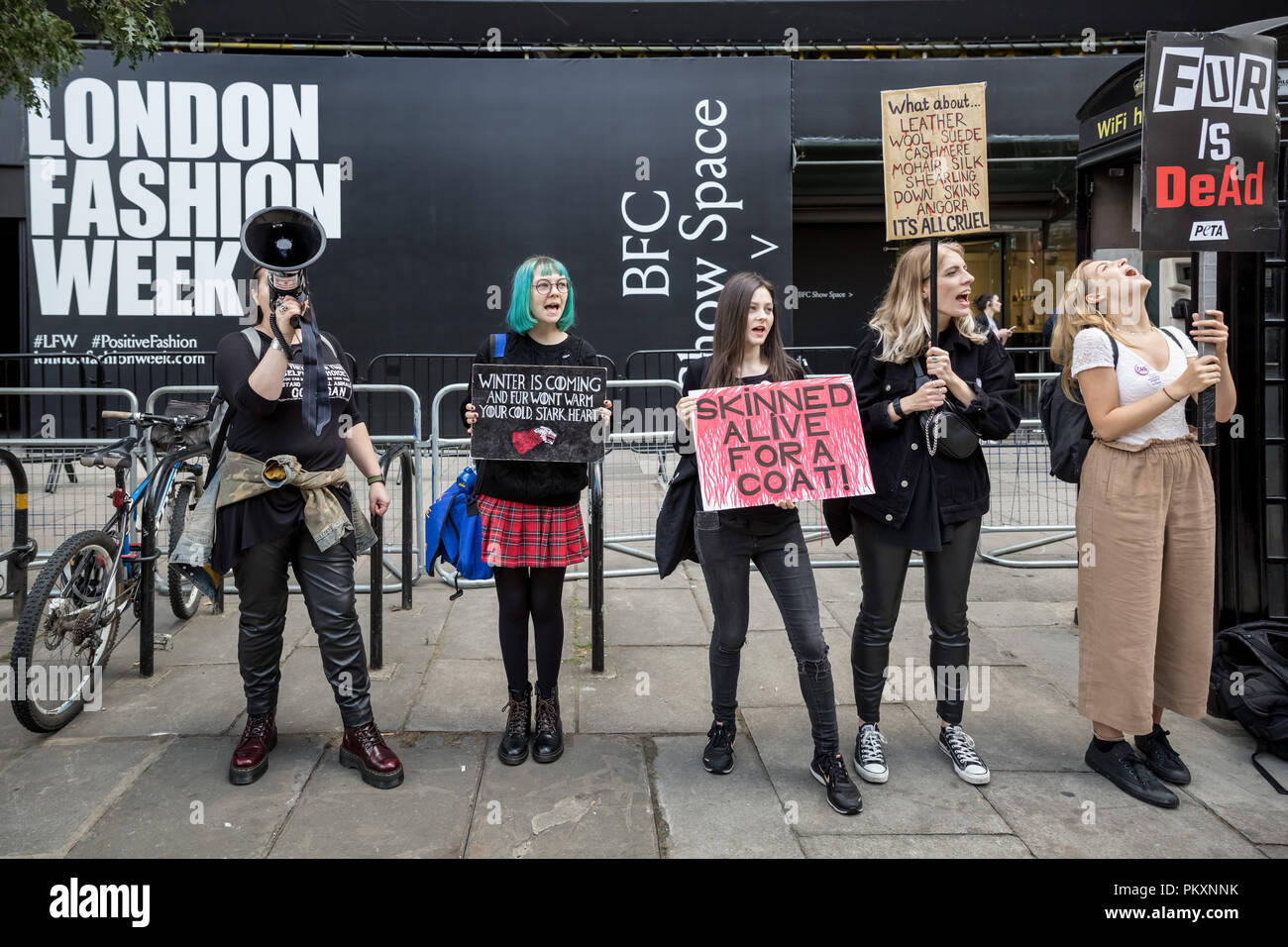 Londra, Regno Unito. 15 Settembre, 2018. Anti-Fur proteste al London Fashion Week. Credito: Guy Corbishley/Alamy Live News Foto Stock