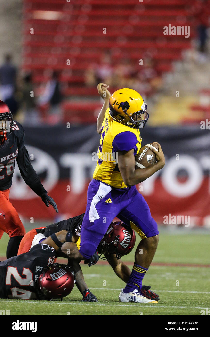 Las Vegas, NV, Stati Uniti d'America. Xv Sep, 2018. Vista della prateria Am pantere quarterback Jalen Morton (12) viene affrontato da UNLV ribelli defensive back Bryce Jackson (24) durante il NCAA Football game con la vista della prateria A&M pantere e la UNLV ribelli a Sam Boyd Stadium di Las Vegas NV. La UNLV ribelli hanno sconfitto la Prairie View A&M pantere 46 a 17. Christopher trim/CSM/Alamy Live News Foto Stock