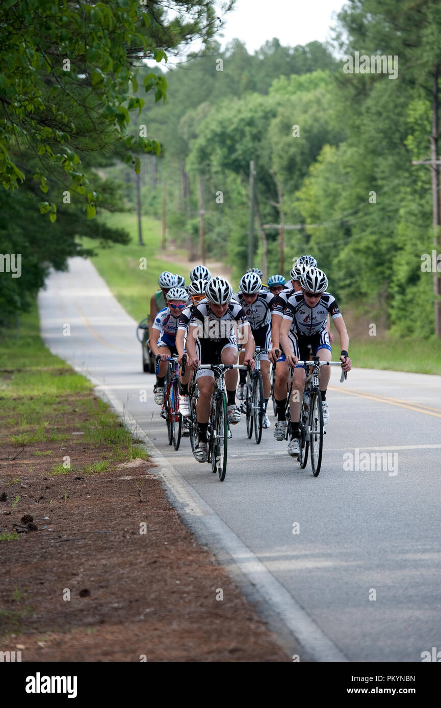 Stati Uniti - 21 Giugno: il team HPC/bicicletta Outfitters durante un corso di formazione per guida su strada corso presso gli Stati Uniti Ciclismo Juniors U23 Elite cittadini su strada in Foto Stock