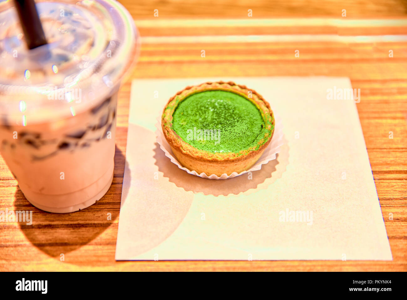 Latte e tè macha cheesecake. Foto Stock