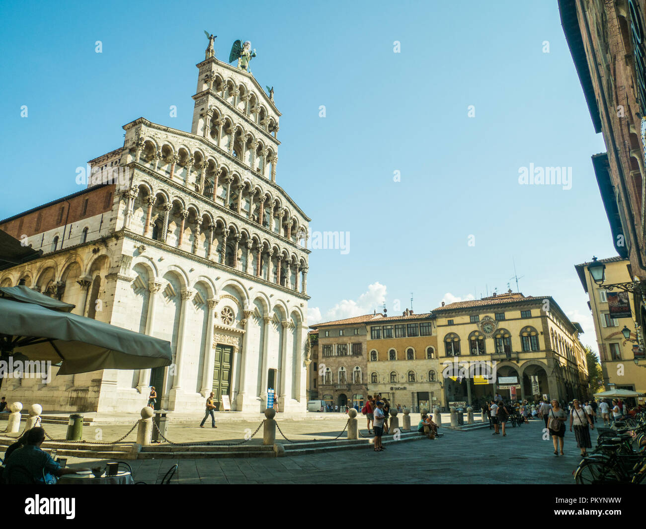 San Michele in Foro Romano basilica Cattolica, Piazza San Michele, nella città murata di Lucca, Toscana, Italia. Foto Stock