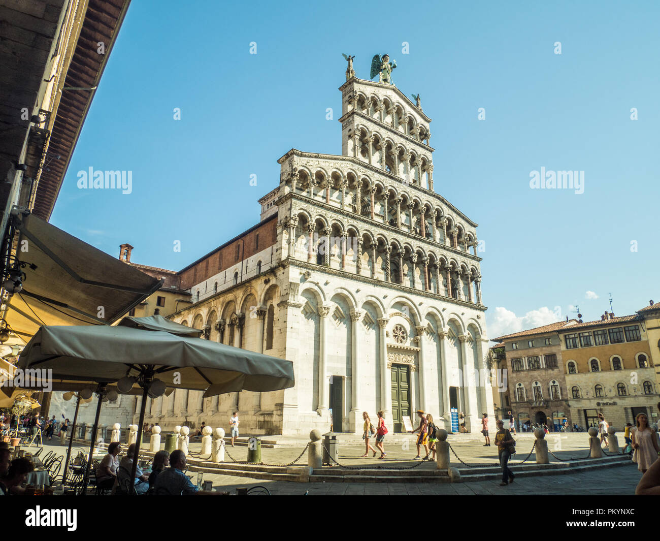 San Michele in Foro Romano basilica Cattolica, Piazza San Michele, nella città murata di Lucca, Toscana, Italia. Foto Stock