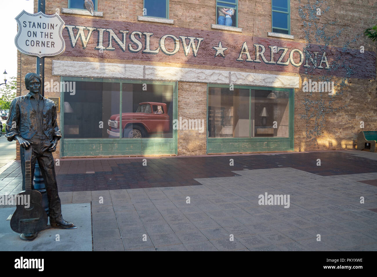 Le aquile statua in Winslow Arizona è un popolare percorso 66 attrazione turistica Foto Stock