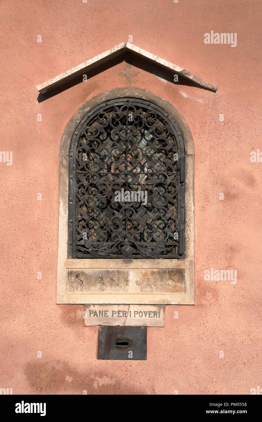 " Pane per i poveri"; Chiesa tradizionale di cash-macchina in parete, collezioni, Venezia Foto Stock