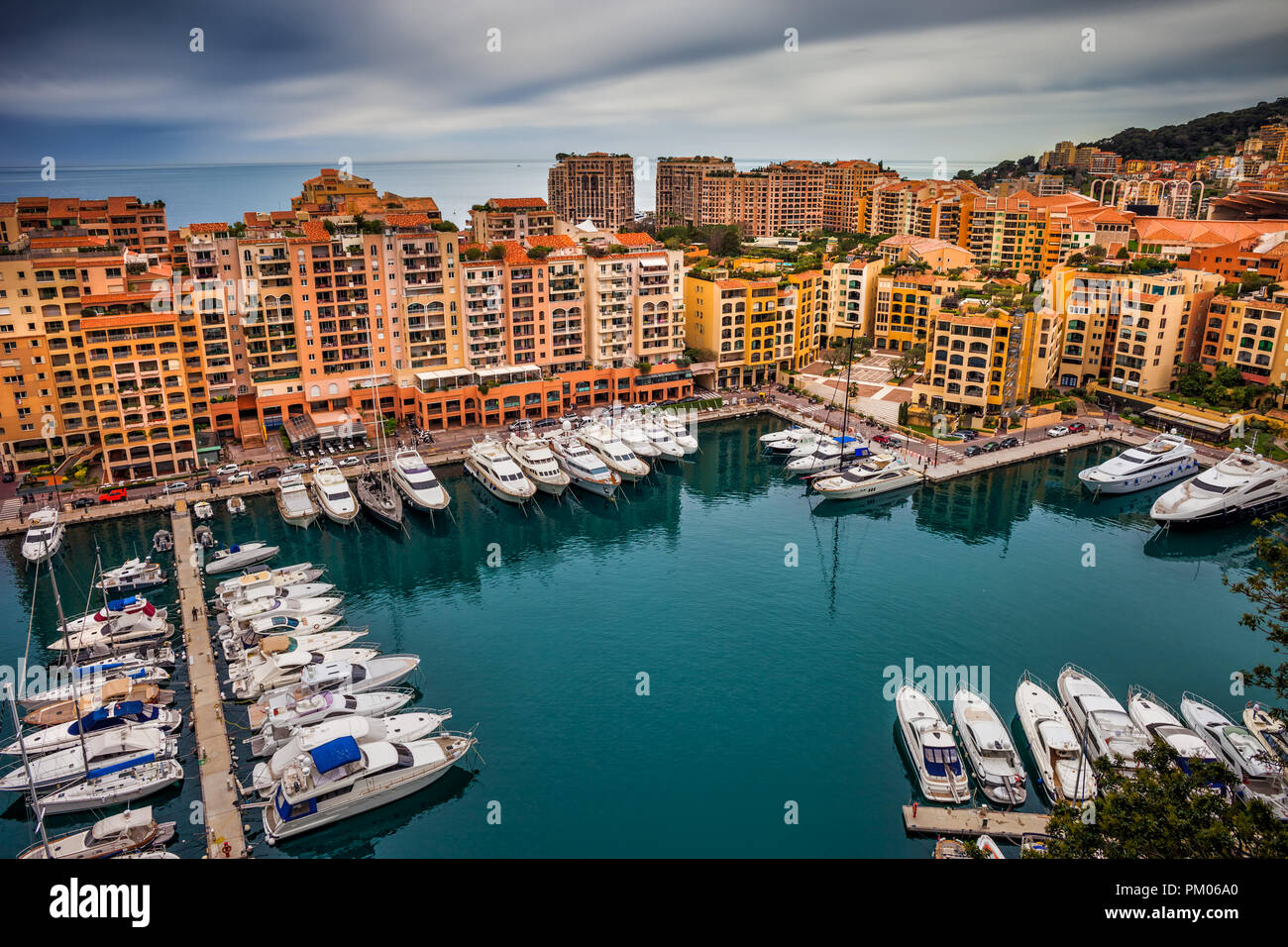 Moderni edifici di appartamenti a Monaco a Port de Fontvieille sul Mare Mediterraneo, Europa meridionale Foto Stock