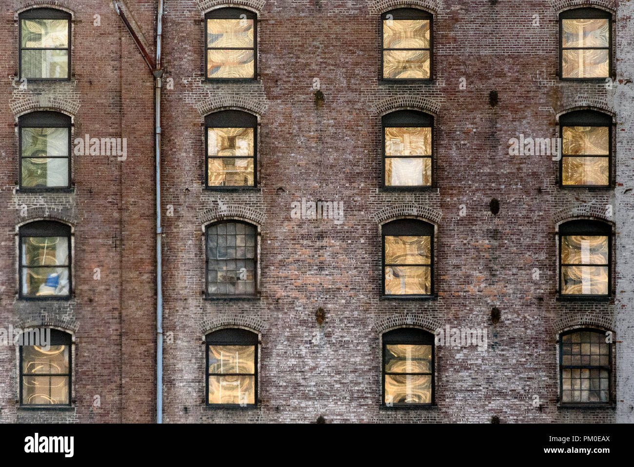 11-2017 New York, Stati Uniti d'America. Il vecchio edificio adibito a magazzino su 28th Street, Manhattan. Foto: © Simon Grosset Foto Stock