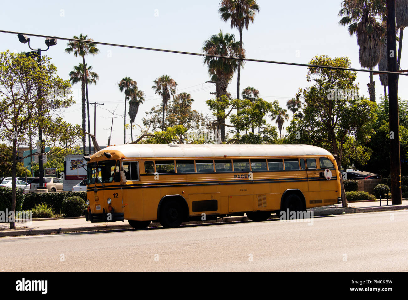 Una vista di un classico vintage school bus a Los Angeles Foto Stock