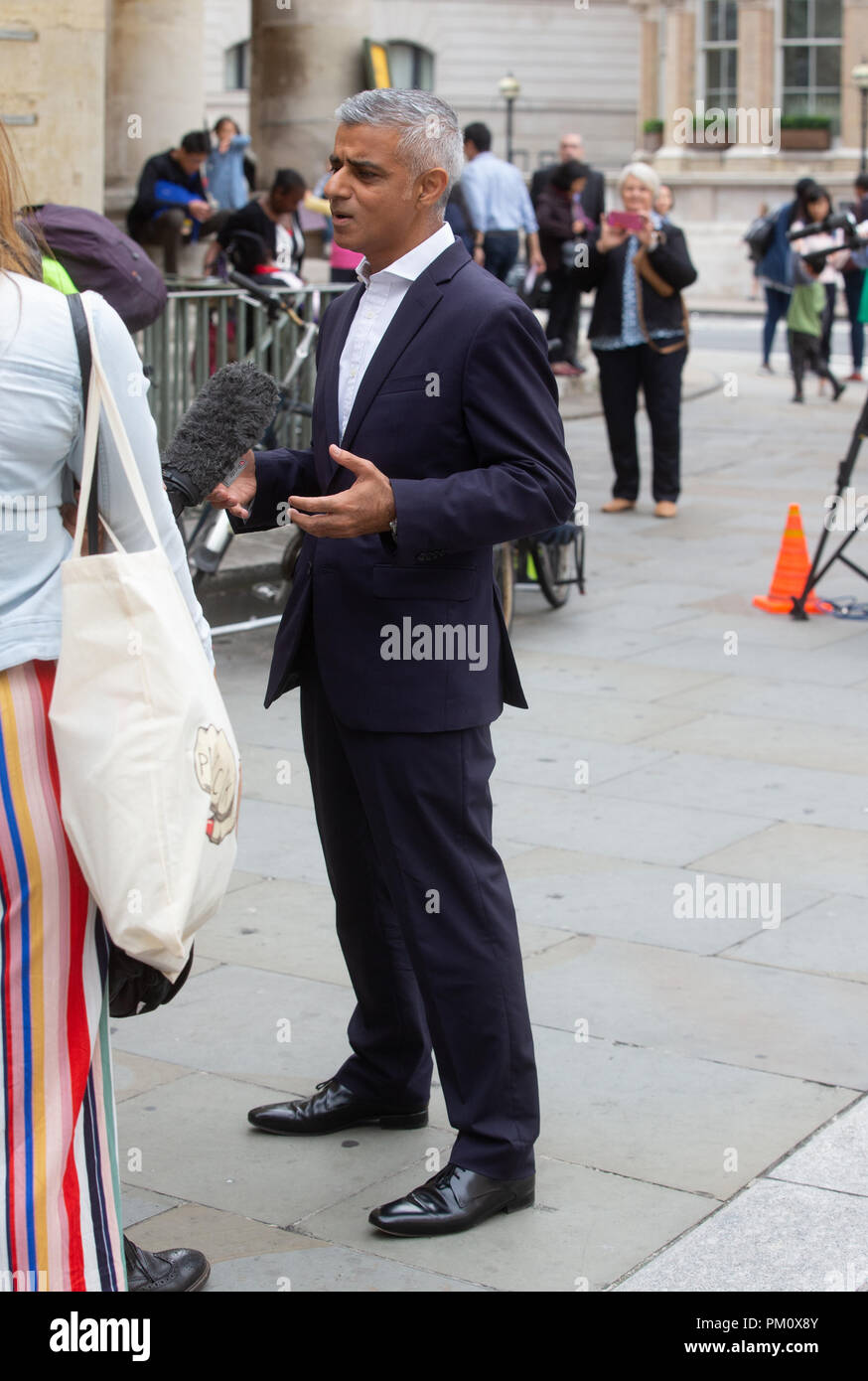 Londra, Regno Unito. Xvi Sep, 2018. Sadiq Khan, sindaco di Londra, dà un colloquio dopo che compaiono sul Andrew Marr Show alla BBC a Londra centrale. Credito: Mark Thomas/Alamy Live News Foto Stock